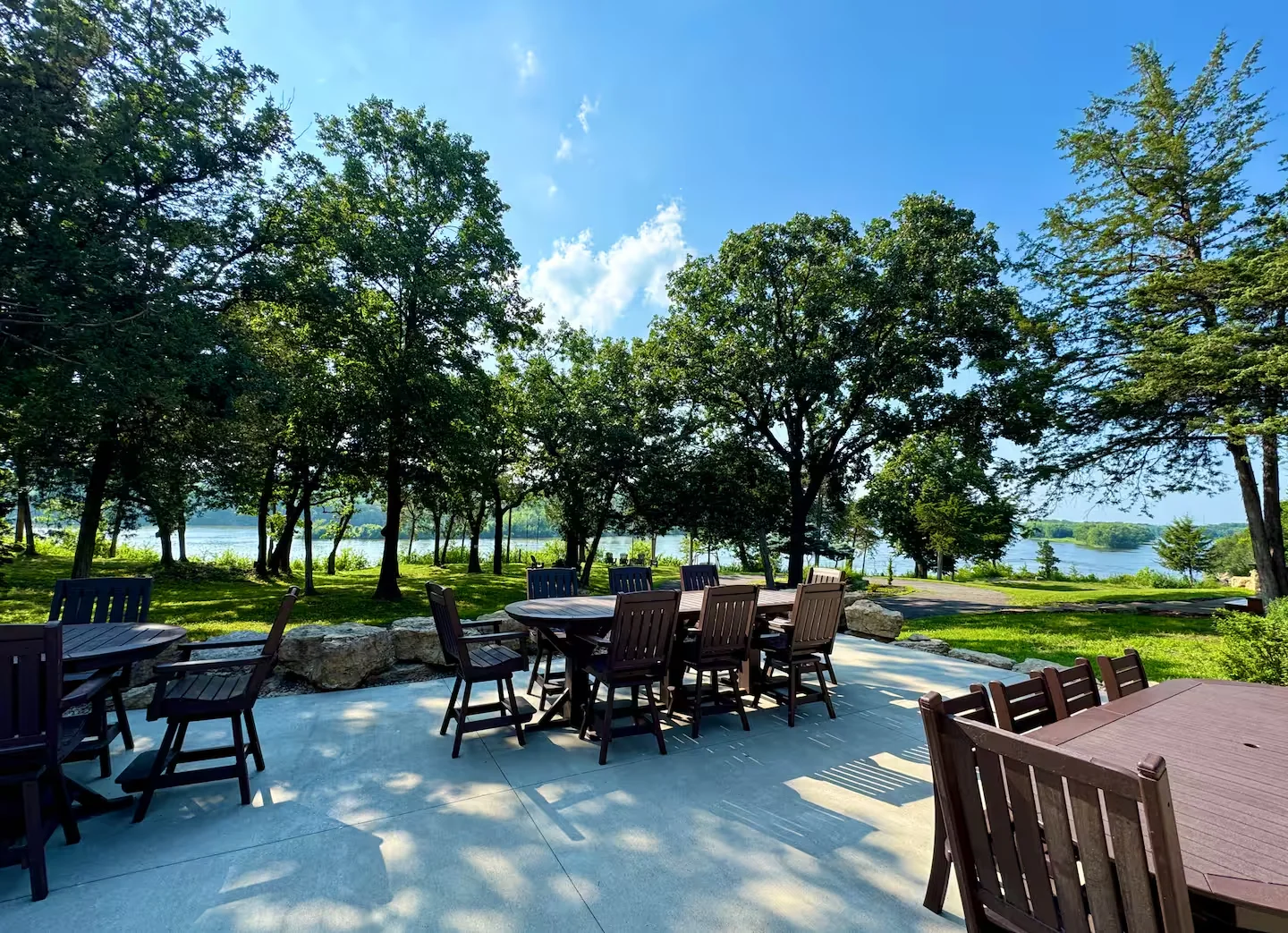 Private patio seating beside the Mississippi River